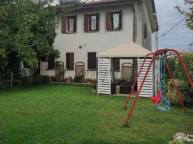 Villetta indipendente in vendita di 337 m² in Via Campagna
