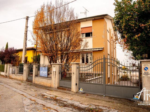 Villetta indipendente in vendita di 337 m² in Via Giulio Perticari, 25