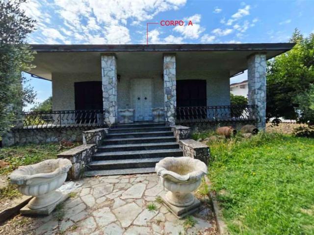 Villetta indipendente in vendita di 339 m² in Via Badia
