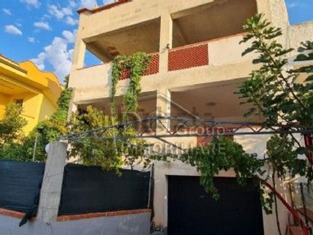 Villetta indipendente in vendita di 339 m² in Via Ponte dei Ricchi