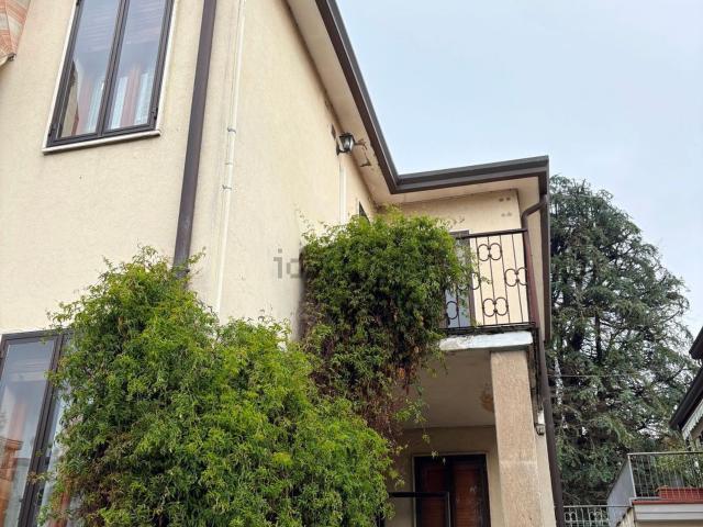 Villetta indipendente in vendita di 340 m² in Via Caprera