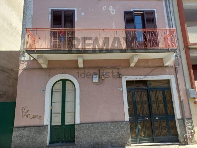 Villetta indipendente in vendita di 340 m² in Via Cesare Battisti, 39