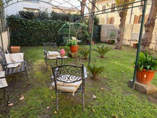 Villetta indipendente in vendita di 340 m² in Via Giovanni Battista Niccolini
