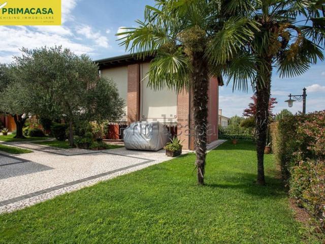 Villetta indipendente in vendita di 340 m² in Via Guecello Tempesta