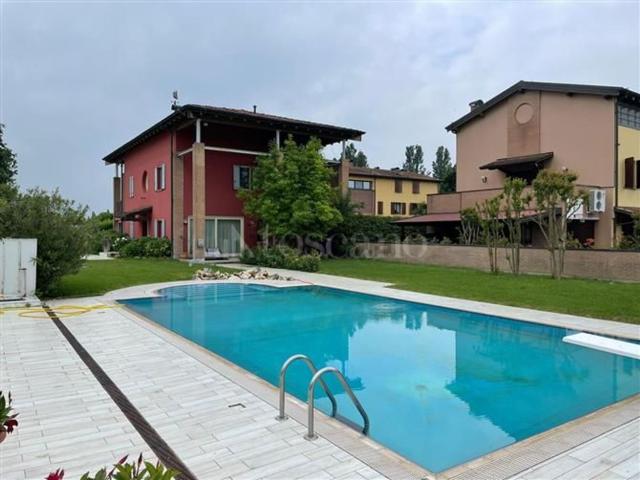 Villetta indipendente in vendita di 340 m² in Via dei Chiaviconi