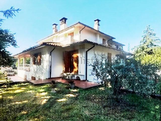 Villetta indipendente in vendita di 340 m² in Via del Carmine