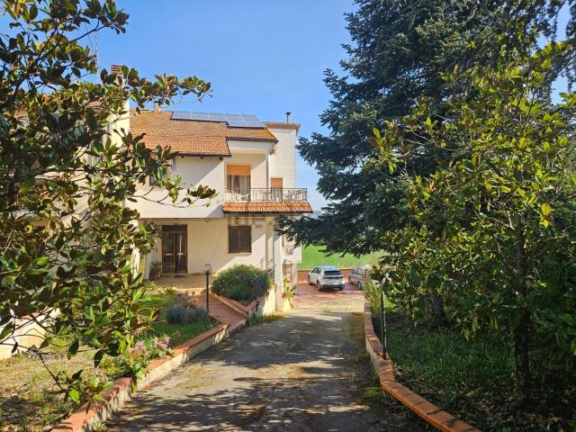 Villetta indipendente in vendita di 340 m² in Via Fieramosca Anelli, 57