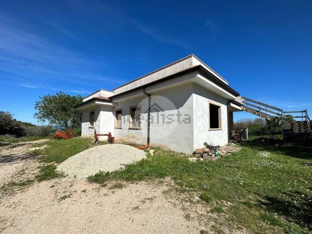 Villetta indipendente in vendita di 340 m² in Via Monte Taccone