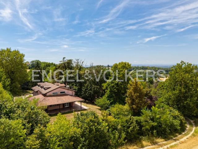 Villetta indipendente in vendita di 340 m² in Via Melazza