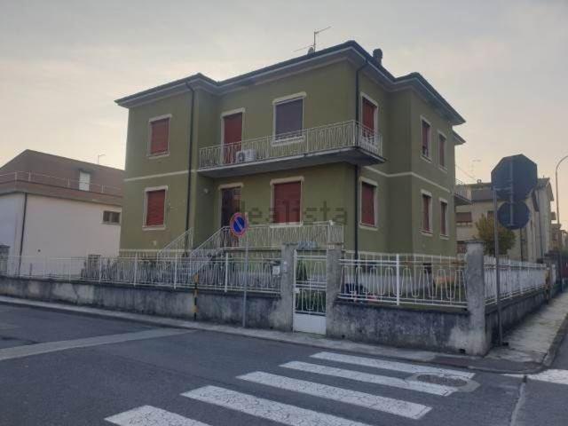 Villetta indipendente in vendita di 340 m² in Via Silvio Pellico