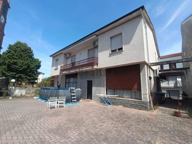 Villetta indipendente in vendita di 342 m² in Via Cavour, 7