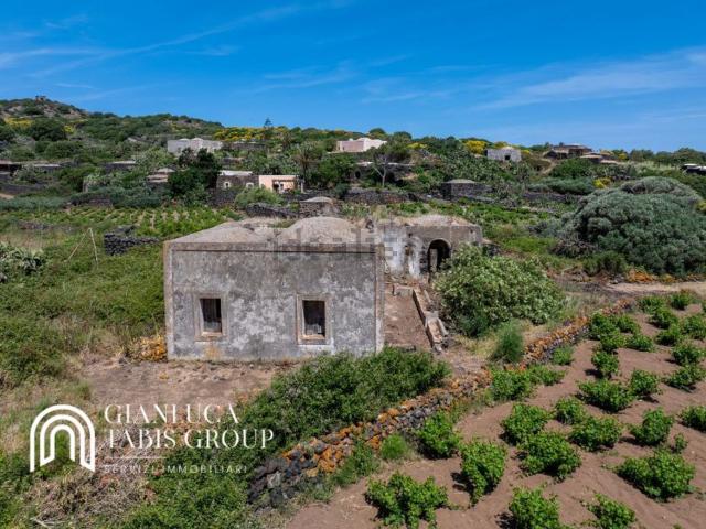 Villetta indipendente in vendita di 342 m² in Via Cuddia Mueggen, 11