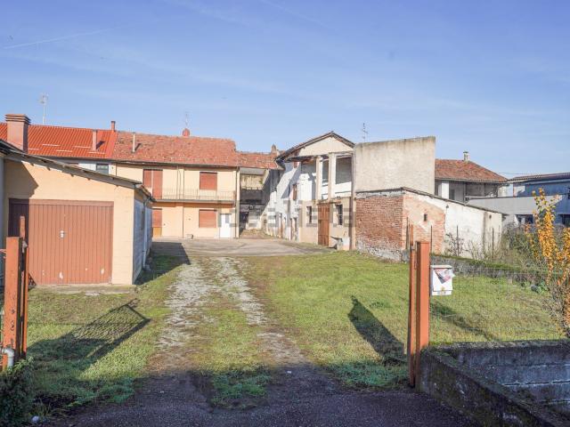 Villetta indipendente in vendita di 342 m² in Via Monte San Michele