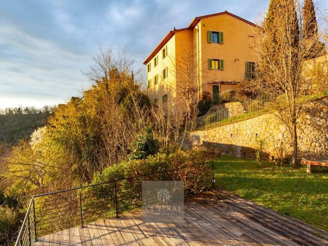 Villetta indipendente in vendita di 342 m² in Via Penna, 12