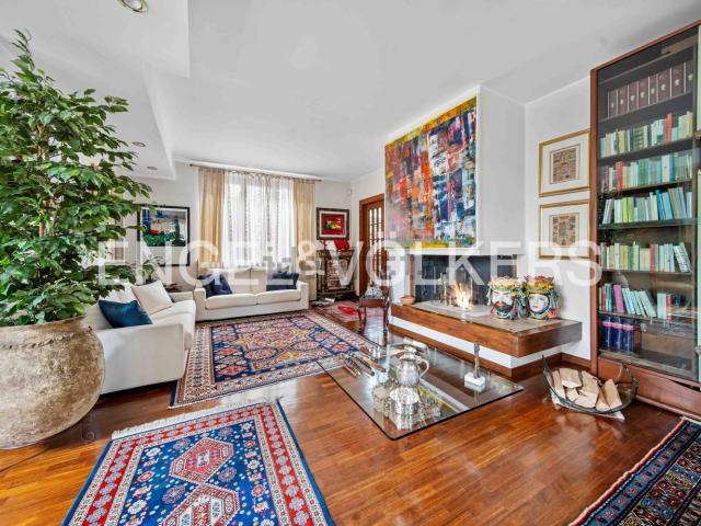 Villetta indipendente in vendita di 342 m² in Via Ticino