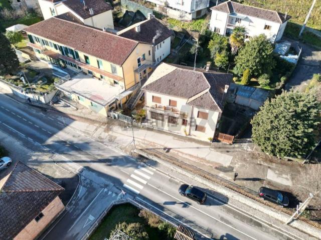 Villetta indipendente in vendita di 343 m² in Via Banfi Ippolito, 29