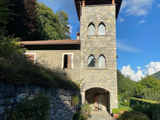 Villetta indipendente in vendita di 344 m²
