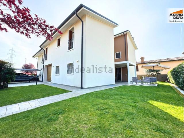 Villetta indipendente in vendita di 344 m² in Via Brigata Cadore