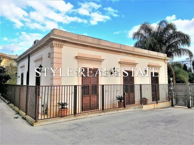 Villetta indipendente in vendita di 344 m² in Viale Scala Greca, 326