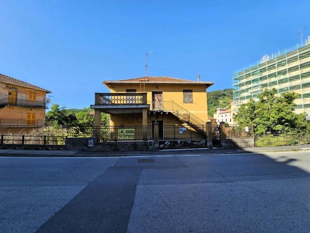 Villetta indipendente in vendita di 345 m² in Via Campomorone