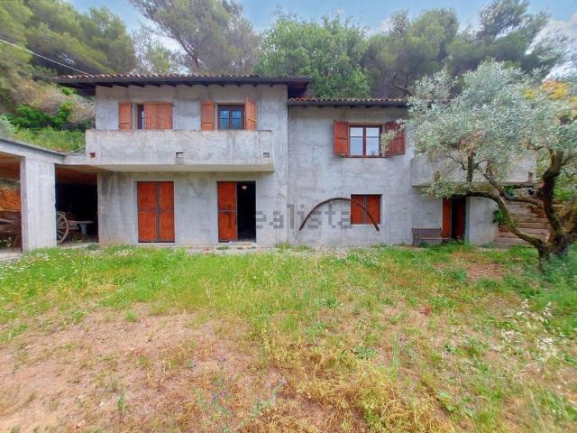 Villetta indipendente in vendita di 345 m² in Via Oberto D&apos oria