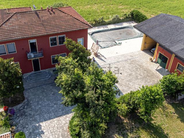Villetta indipendente in vendita di 345 m² in Via Liguria
