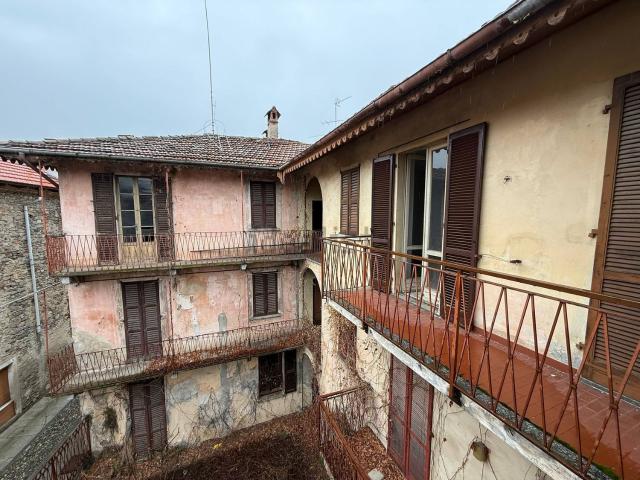 Villetta indipendente in vendita di 345 m² in Via Principale