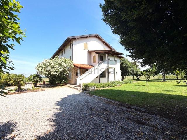 Villetta indipendente in vendita di 345 m² in Strada Brussa, 517