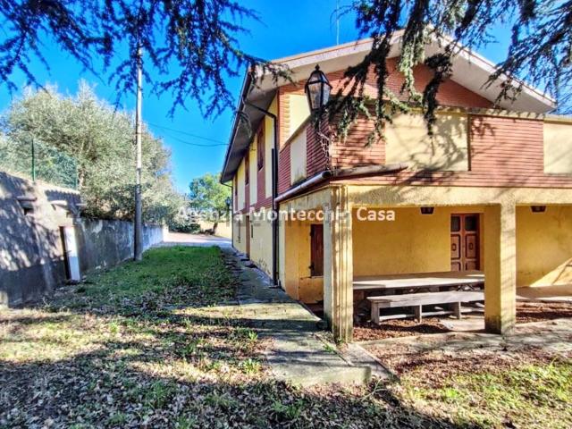 Villetta indipendente in vendita di 346 m² in Via Cannelle