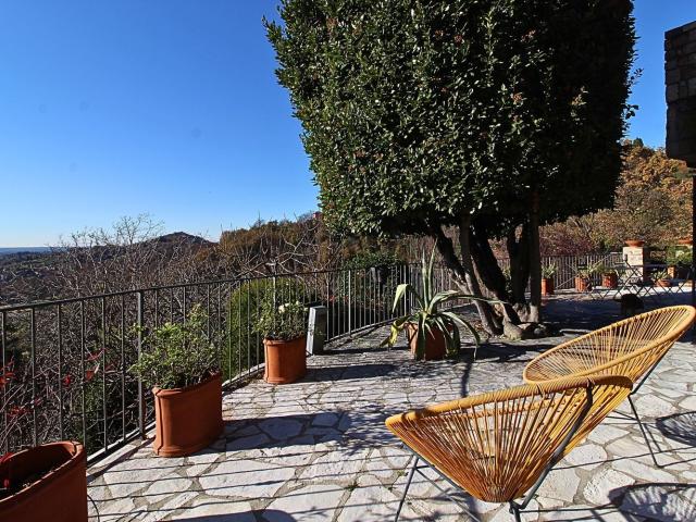 Villetta indipendente in vendita di 347 m² in Via Astino