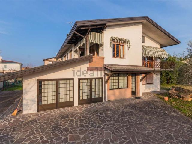Villetta indipendente in vendita di 347 m² in Via Bruno Buozzi