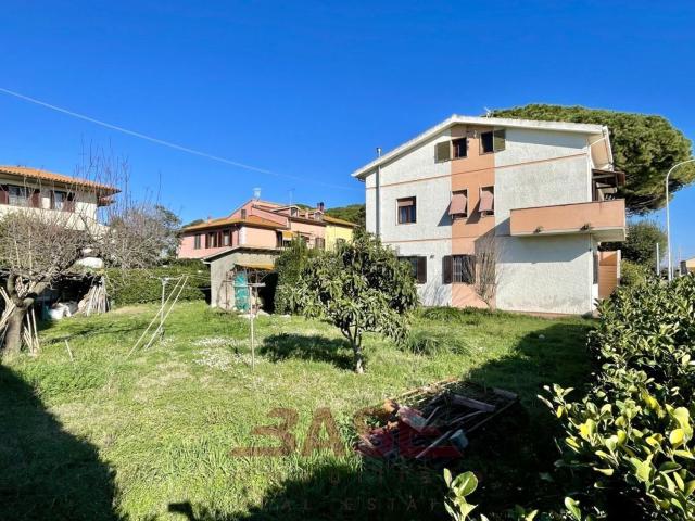 Villetta indipendente in vendita di 348 m² in Via per Rosignano