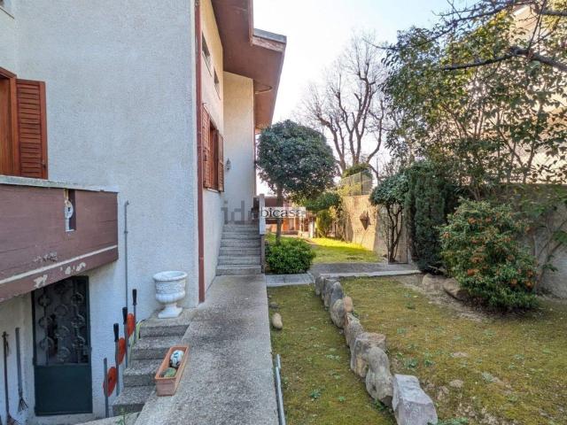 Villetta indipendente in vendita di 349 m² in Via Adda