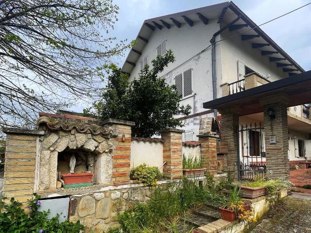 Villetta indipendente in vendita di 349 m² in Via San Anatolio