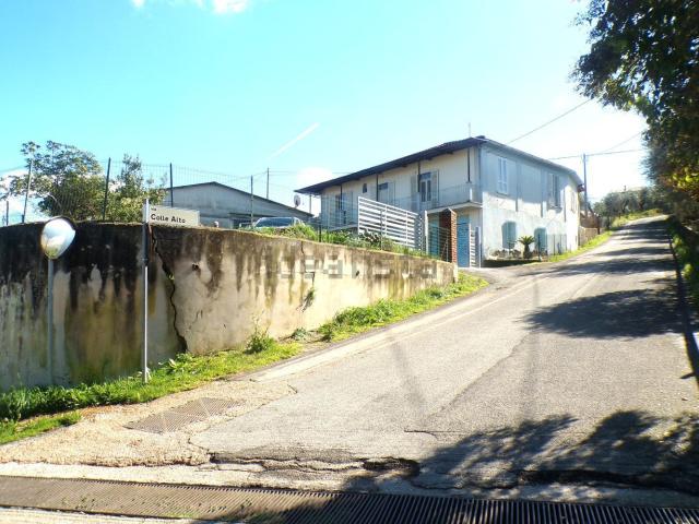 Villetta indipendente in vendita di 350 m² in Via Colle Alto I, 1