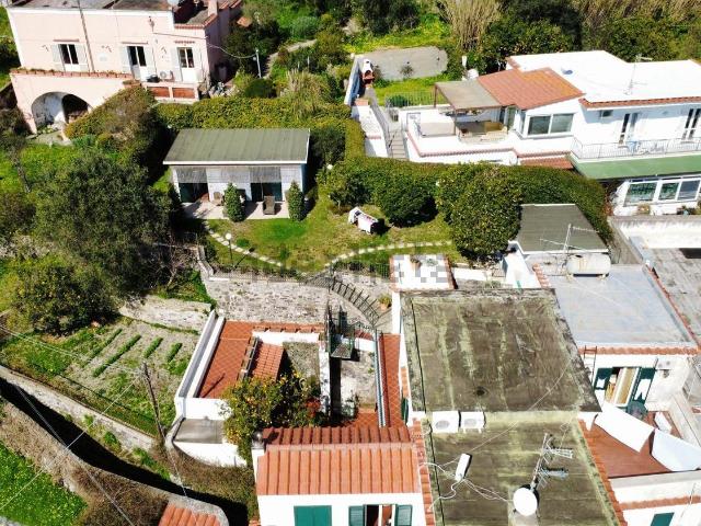 Villetta indipendente in vendita di 350 m² in Via Corrado Buono