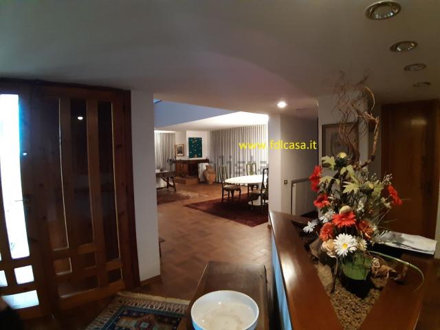 Villetta indipendente in vendita di 350 m² in Via Costa