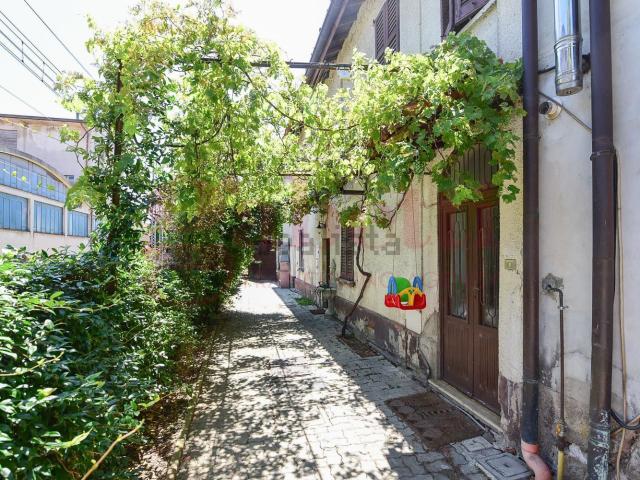 Villetta indipendente in vendita di 350 m² in Via A. Grandi, 3