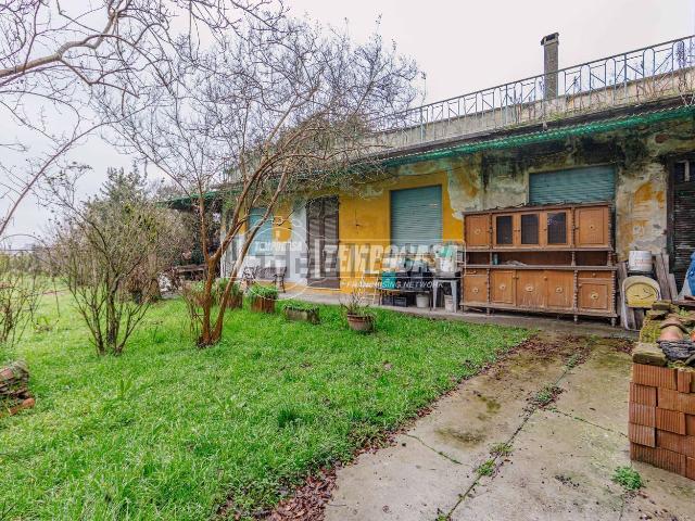 Villetta indipendente in vendita di 350 m² in Via Antonio Angeleri, 36