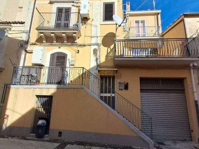 Villetta indipendente in vendita di 350 m² in Via Acrense