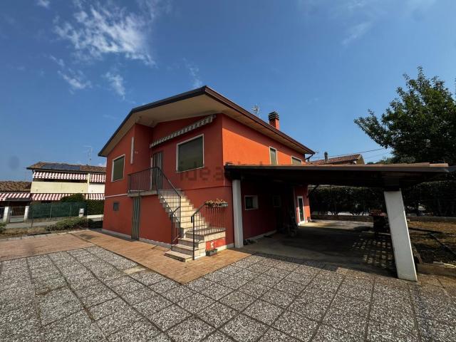 Villetta indipendente in vendita di 350 m² in Via Aglaia Anassillide, 123456