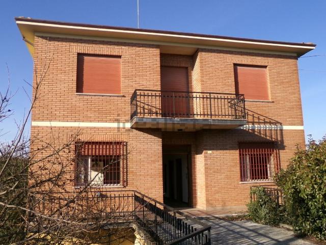 Villetta indipendente in vendita di 350 m² in Via Argine Postale, 4
