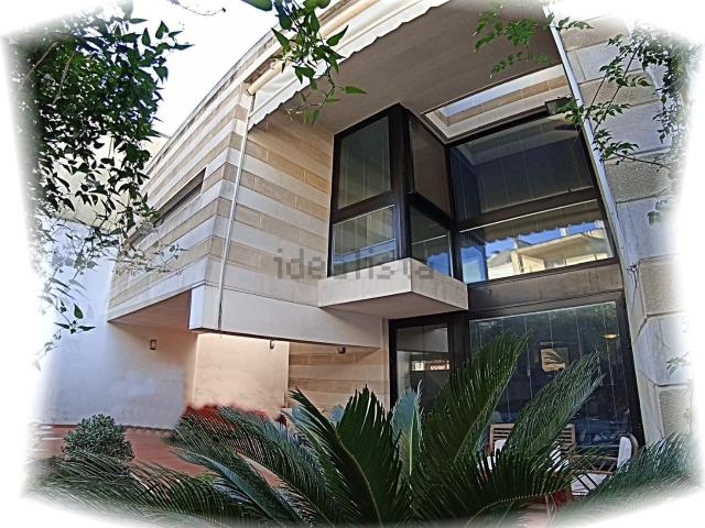 Villetta indipendente in vendita di 350 m² in Via Boemondo Normanno, 72
