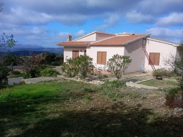 Villetta indipendente in vendita di 350 m² in Via Baronia, 1