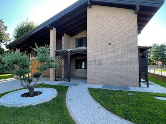 Villetta indipendente in vendita di 350 m² in Via Buson, 100