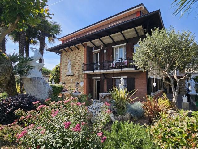 Villetta indipendente in vendita di 350 m² in Via G. Mazzini, 63