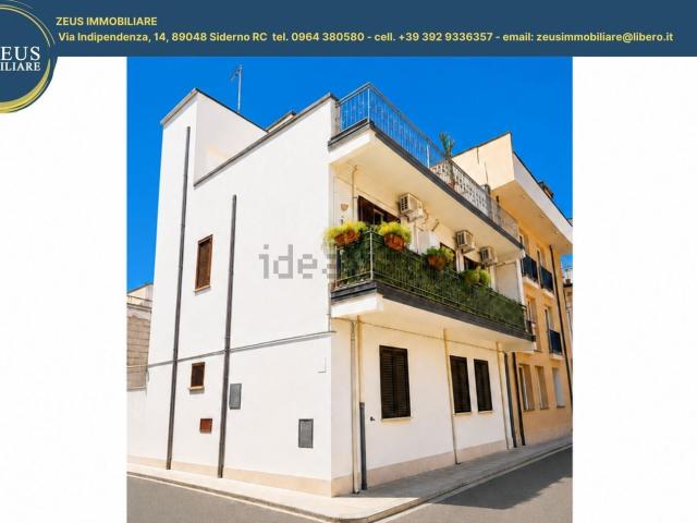 Villetta indipendente in vendita di 350 m² in Via Giulio Scaglione, 9