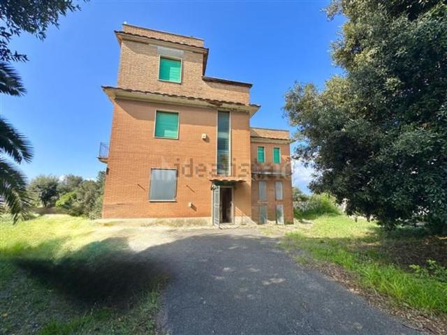 Villetta indipendente in vendita di 350 m² in Via Giuseppina