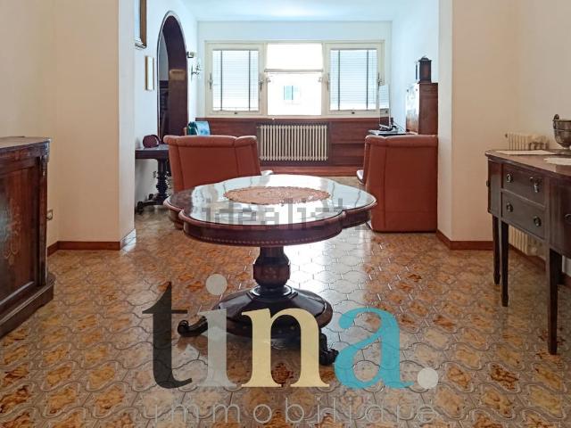 Villetta indipendente in vendita di 350 m² in Via Giacomo Leopardi