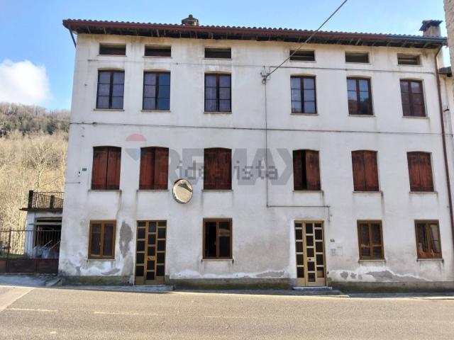 Villetta indipendente in vendita di 350 m² in Via Gisbenti, 16